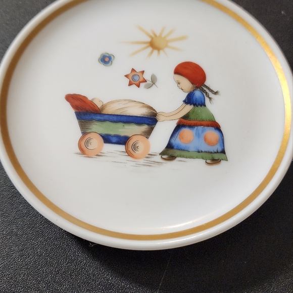 Berta Hummel plates - Picture 2 of 5